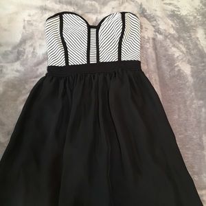 Black and white sleeveless dress